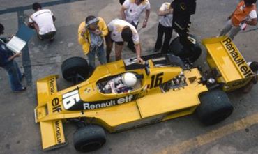 push picture showing René Arnoux in the RS10 seen from above