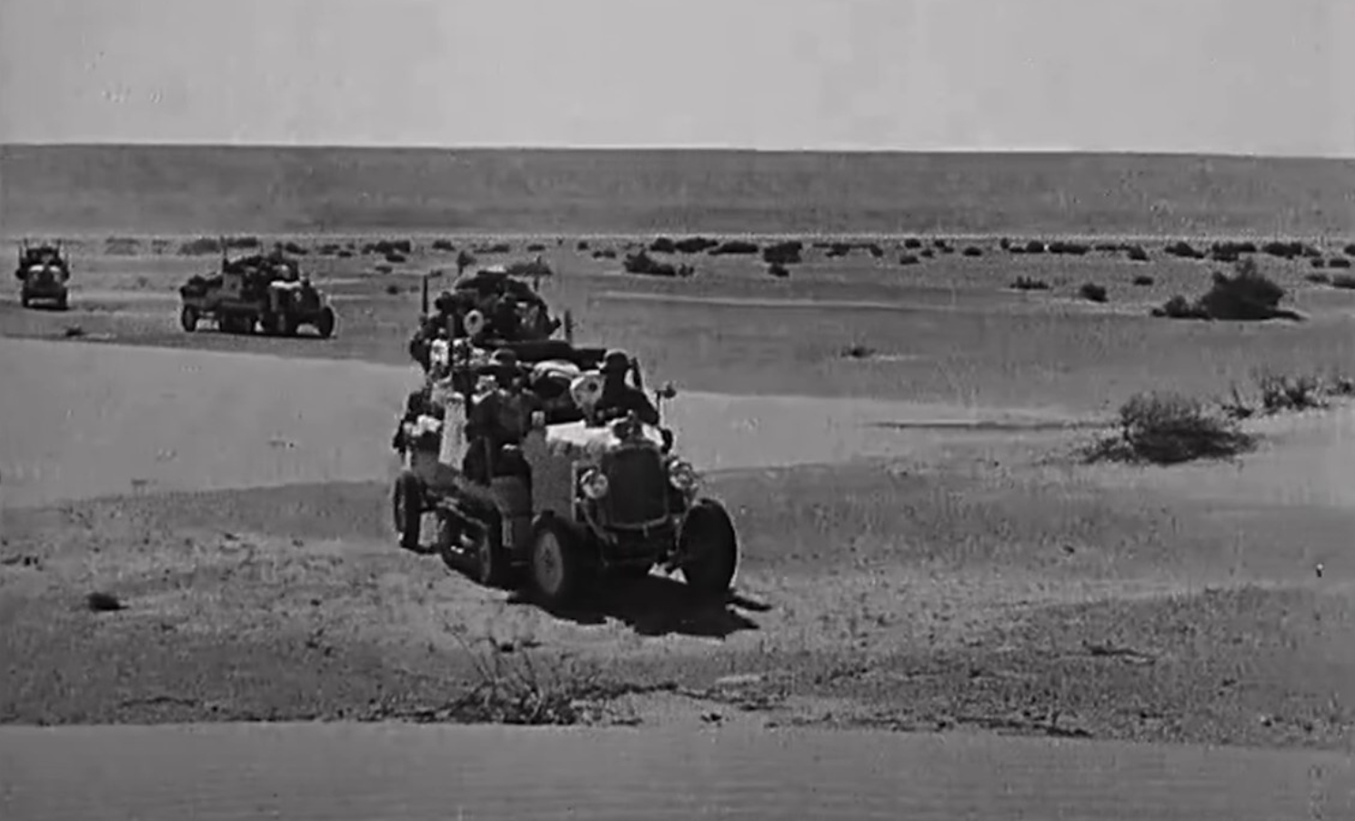 Image of several Citroën-Kégresse K1s crossing the Sahara desert