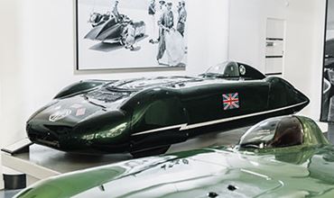 Photo d'une MG EX 181 verte du British Motor Museum qui sera exposé lors de Rétromobile 2024 à l'occasion des 100 ans de la marque MG