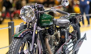 Moto du constructeur Dollars exposée à Rétromobile à l'occasion des 100 ans de la marque