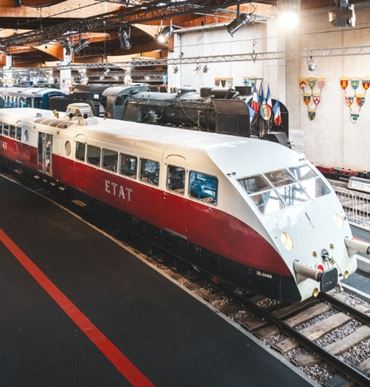 Bugatti train seen from above in the station