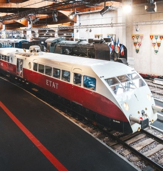 Bugatti train seen from above in the station