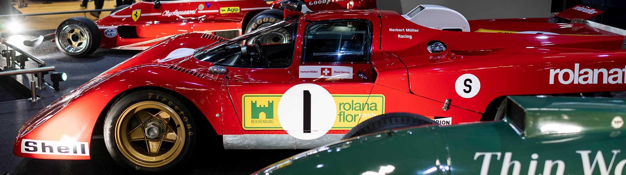 Voiture de Formule 1 appartenant à Ferrari sur le stand Richar Mille à Rétromobile