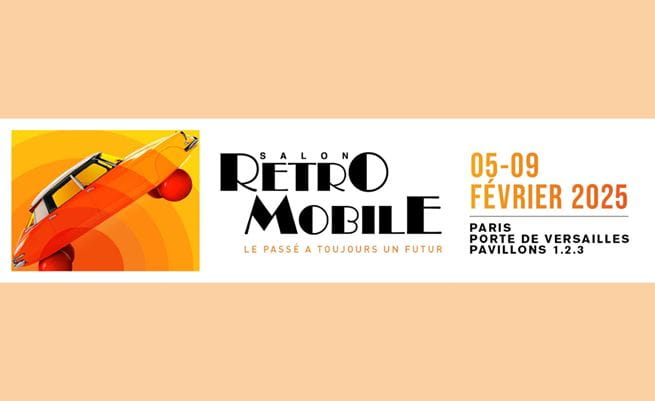 Visuel format Linkedin Rétromobile 2025 représentant une voiture DS sur un fond géométrique orange avec des informations écrites